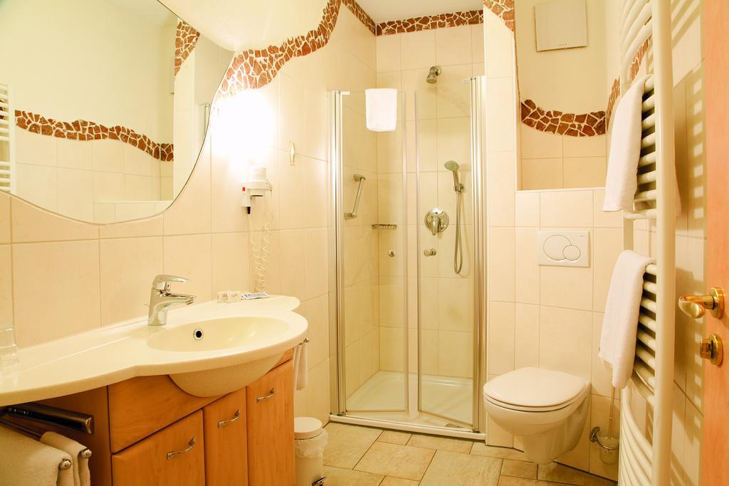 LandKomfort Hotel Elsenmann Willingen  Zimmer foto